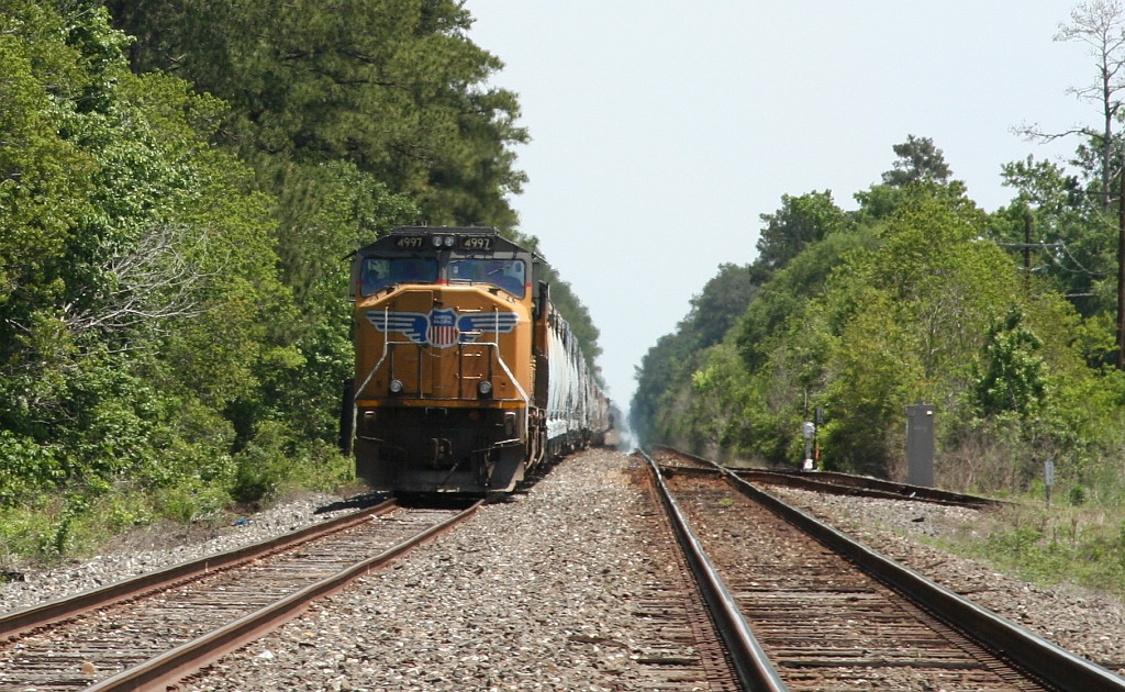 UP 4997 leading WB freight